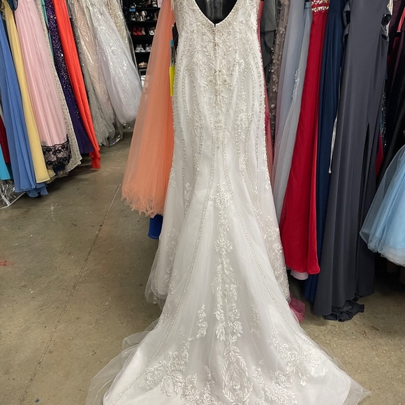 Kenneth Winston wedding dress - Picture 14 of 16